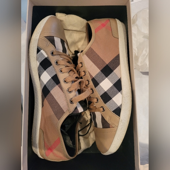 SOLD Burberry running shoes - Picture 2 of 7